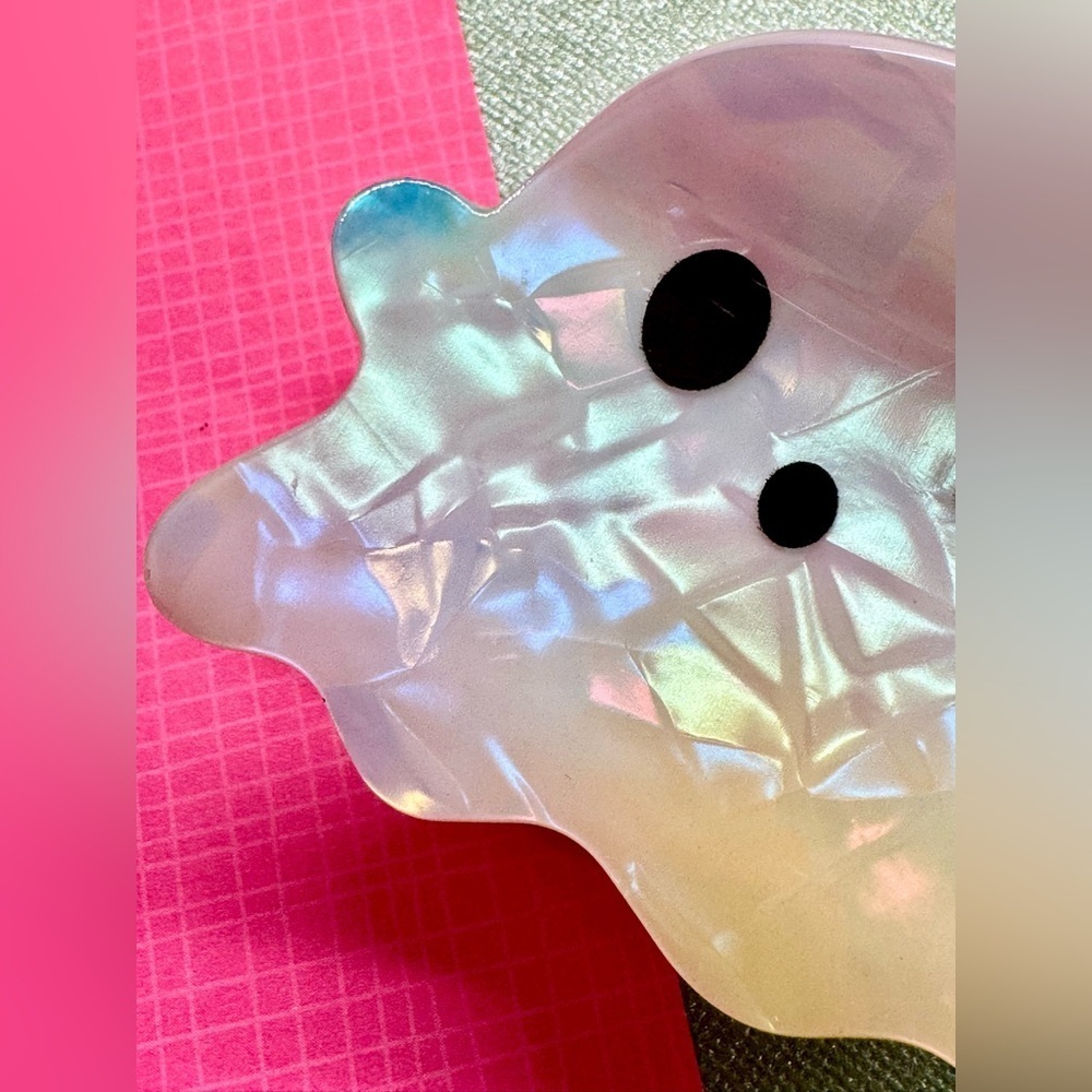 New Halloween White Pearlescent Ghost Acrylic Claw Hair Clip - 3” x 2.25” - Picture 4 of 6